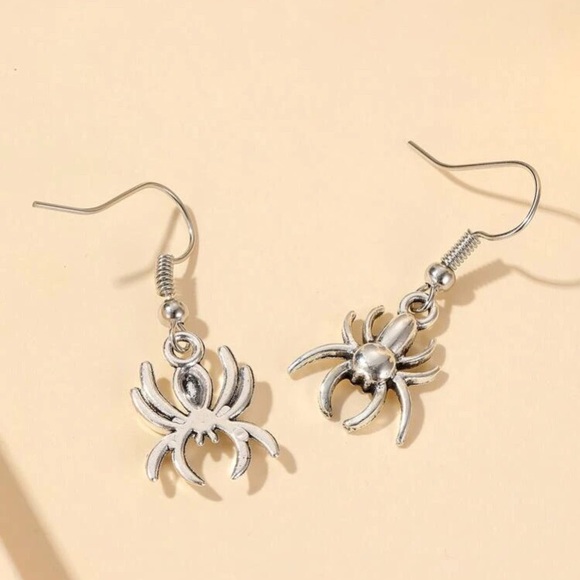 🕷 Fun Metal Metallic Spider Drop Earrings 🕷 - Picture 3 of 3